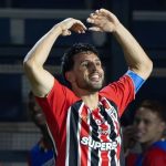 Clássico alvinegro termina empatado na Vila Belmiro.