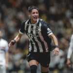 Palmeiras vence Botafogo e assume a liderança do Brasileirão