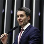 Estêvão sofre ruptura muscular grave e tenta tratamento especial no Brasil para jogar a Copa do Mundo