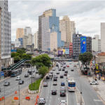 Cegonheiros vão ao Bandeirantes discutir impacto do diesel sobre o frete e apagão de mão de obra