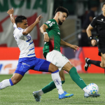 Breno Lopes brilha, Neymar é substituído por engano e Coritiba vence o Santos por 3 a 0