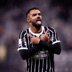 Com gol de Neymar e homenagem ao Dia das Mães, Santos bate Bragantino e encerra jejum de vitórias
