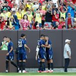 Inspirado nos quarterbacks da NFL, Seleção usa munhequeira com jogadas em preparação para a Copa