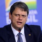 Acidente entre quatro veículos bloqueia Rodovia Índio Tibiriçá em Ribeirão Pires